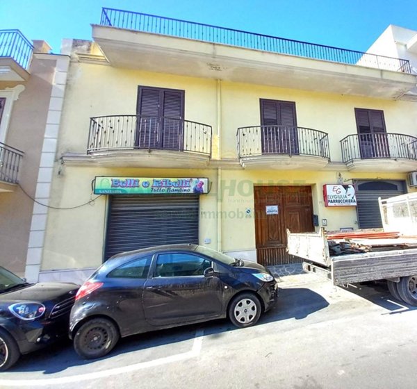 locale commerciale in vendita ad Avella