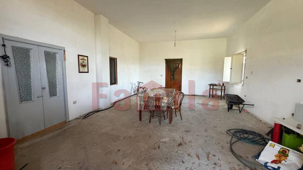 locale di sgombero in vendita ad Avella