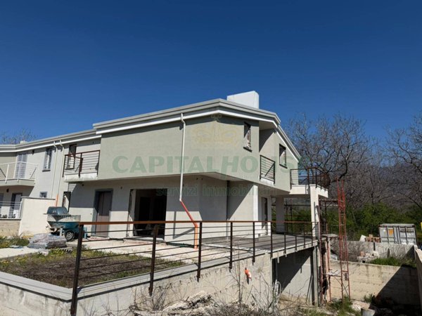 casa indipendente in vendita ad Avella
