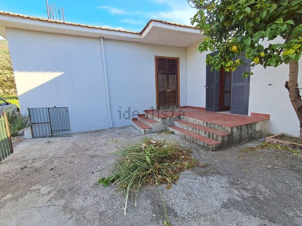 casa indipendente in vendita ad Avella in zona Purgatorio