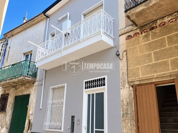 casa indipendente in vendita ad Avella
