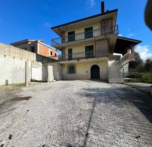 casa indipendente in vendita ad Avellino in zona Picarelli