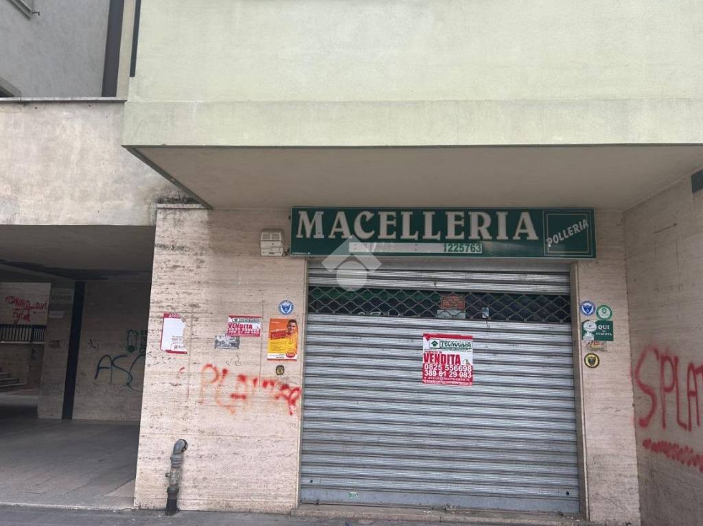 locale commerciale in vendita ad Avellino