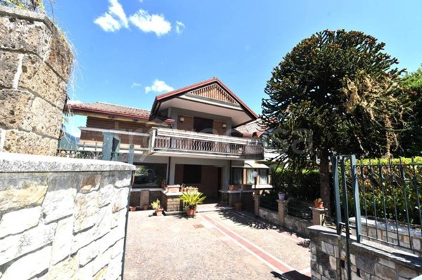 casa indipendente in vendita ad Avellino in zona Centro Città