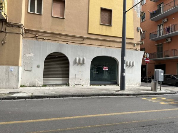 negozio in vendita ad Avellino