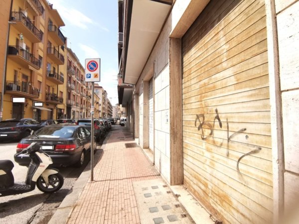 negozio in vendita ad Avellino in zona Centro Città