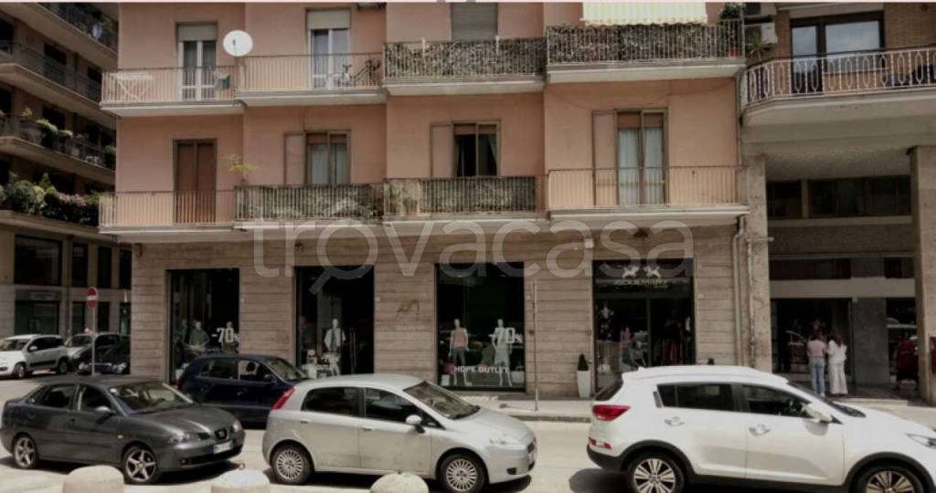negozio in vendita ad Avellino