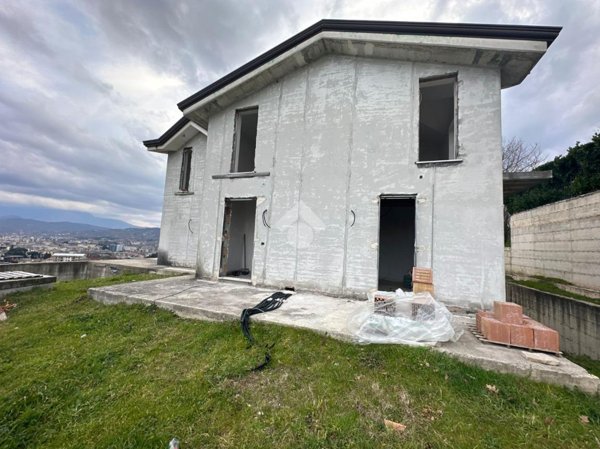 casa indipendente in vendita ad Avellino