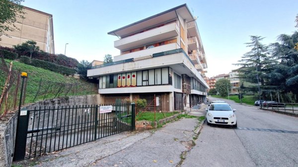locale commerciale in vendita ad Avellino
