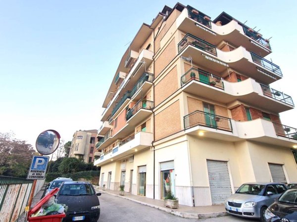 negozio in vendita ad Avellino