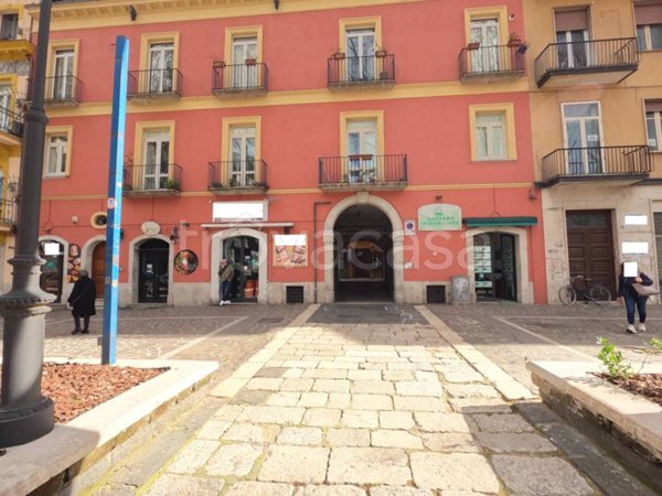 negozio in vendita ad Avellino in zona Centro Città