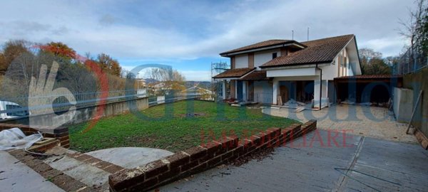 casa indipendente in vendita ad Avellino