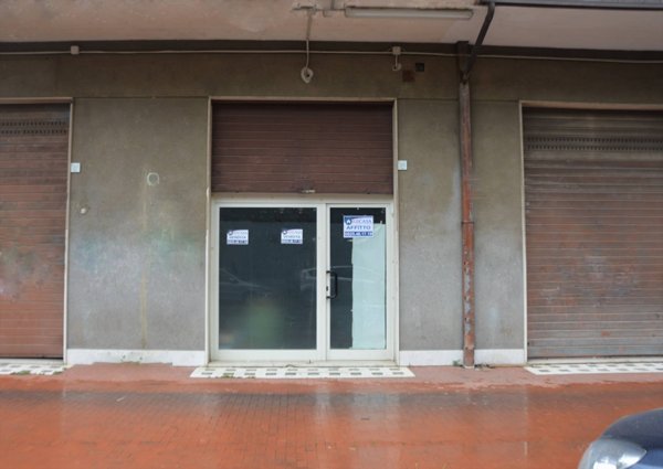 locale commerciale in vendita ad Avellino in zona Rione Mazzini
