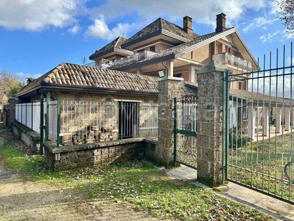 casa indipendente in vendita ad Avellino in zona Picarelli