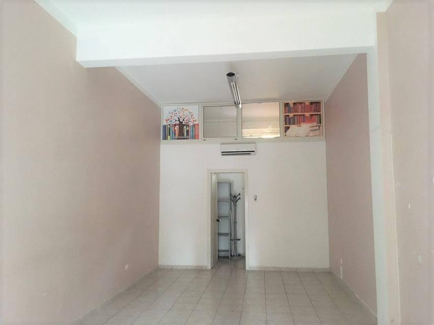 negozio in vendita ad Avellino in zona Centro Città