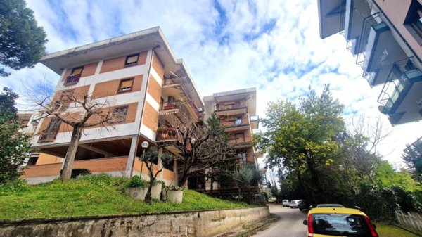 locale commerciale in vendita ad Avellino