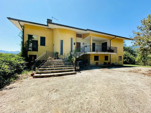 casa indipendente in vendita ad Avellino