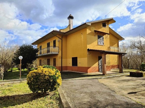 casa indipendente in vendita ad Avellino in zona Centro Città