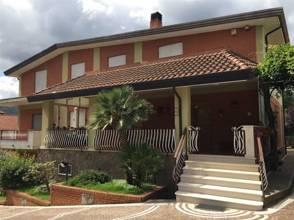 casa indipendente in vendita ad Avellino in zona Centro Città