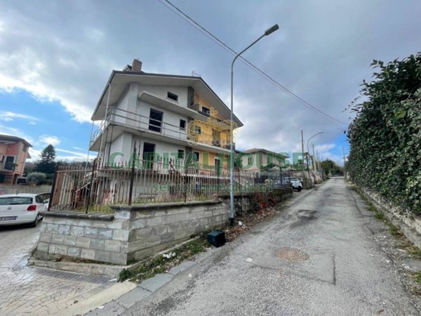 casa indipendente in vendita ad Avellino in zona Centro Città