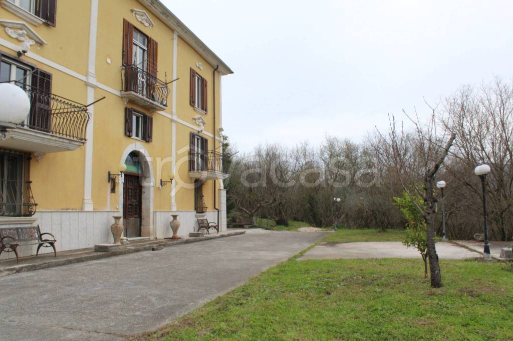 casa indipendente in vendita ad Avellino in zona Centro Città