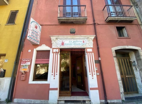 locale commerciale in vendita ad Avellino