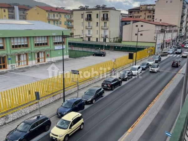 negozio in vendita ad Avellino in zona Centro Città