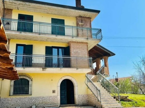 casa indipendente in vendita ad Avellino in zona Centro Città