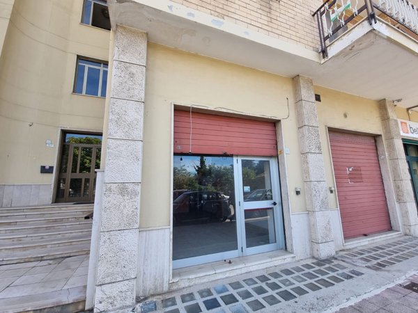 locale commerciale in vendita ad Avellino