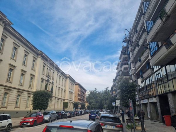 locale di sgombero in vendita ad Avellino