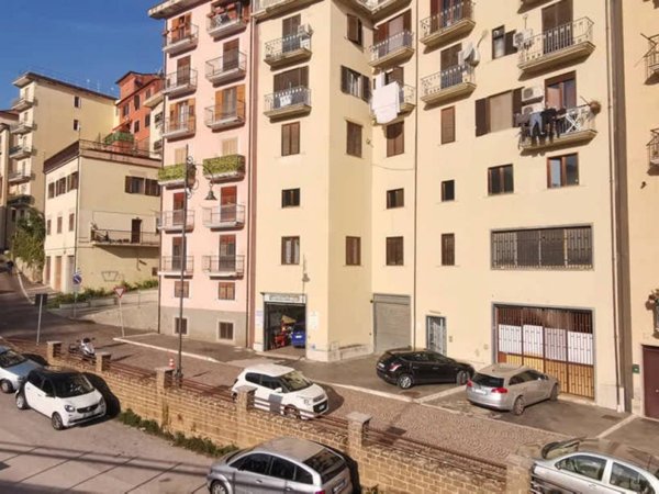 locale commerciale in vendita ad Avellino
