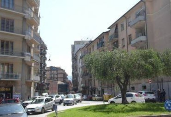 locale commerciale in vendita ad Avellino in zona Centro Città