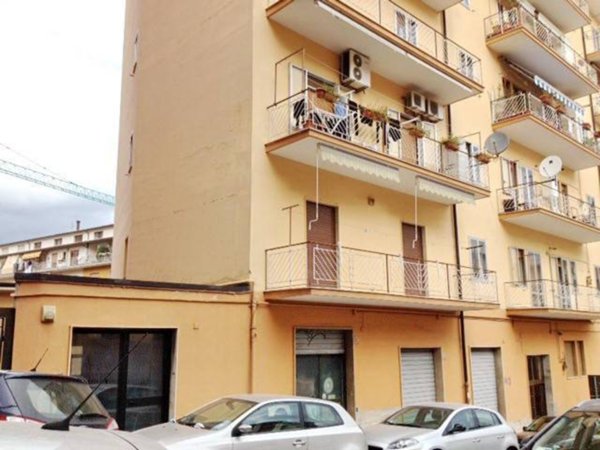 negozio in vendita ad Avellino in zona Centro Città