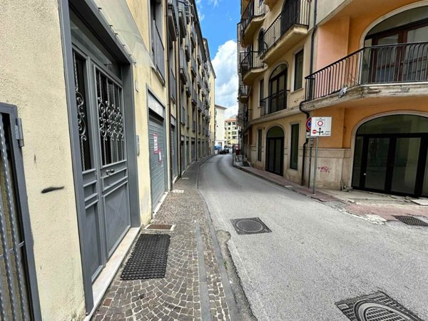 negozio in vendita ad Avellino