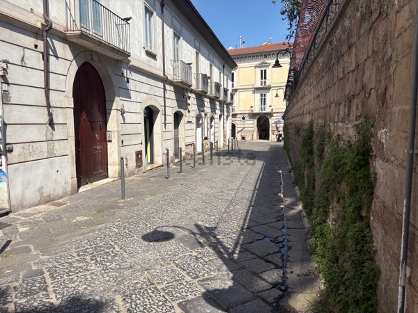 locale commerciale in vendita ad Avellino