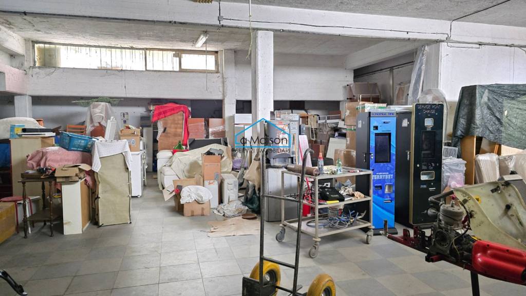 locale commerciale in vendita ad Avellino