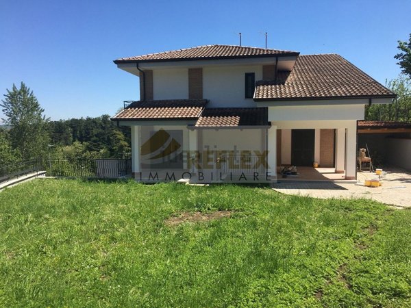 casa indipendente in vendita ad Avellino