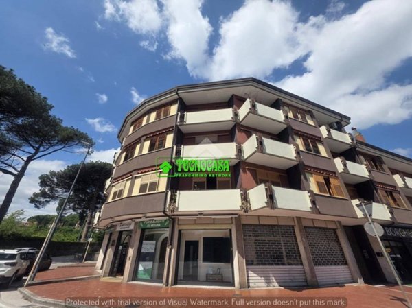 negozio in vendita ad Avellino in zona Centro Città
