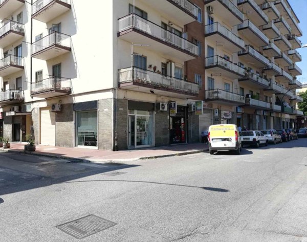 locale commerciale in vendita ad Avellino