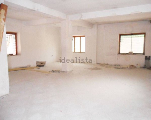 locale commerciale in vendita ad Avellino