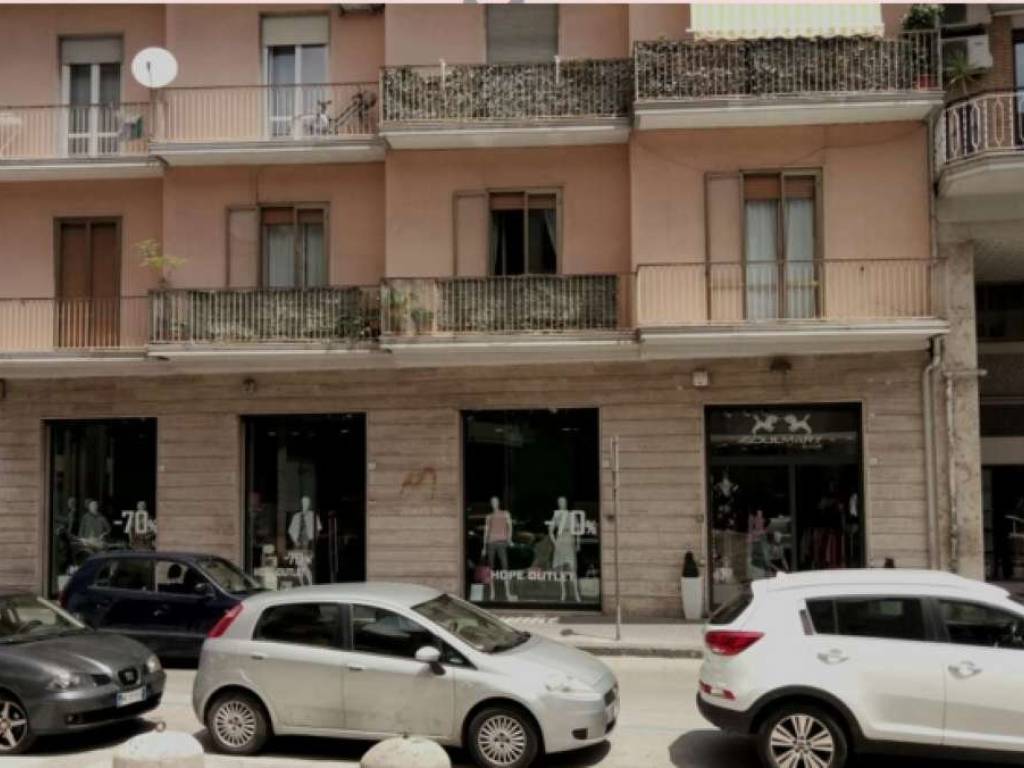 negozio in vendita ad Avellino