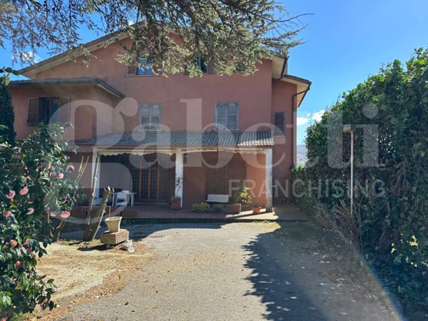 casa indipendente in vendita ad Avellino