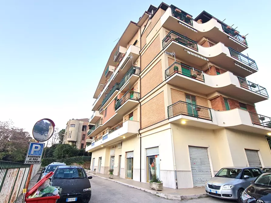 locale commerciale in vendita ad Avellino