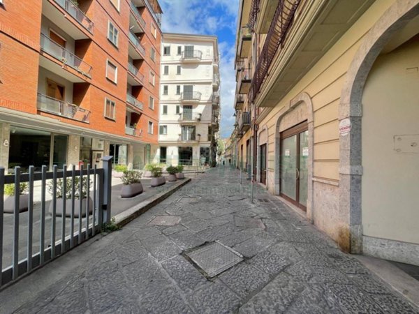 locale commerciale in vendita ad Avellino