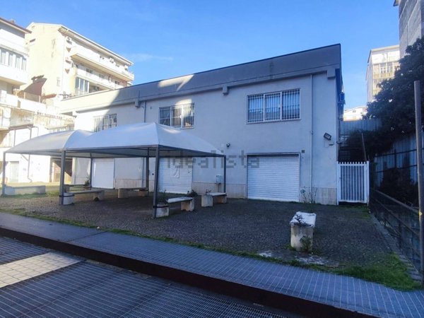 locale commerciale in vendita ad Avellino