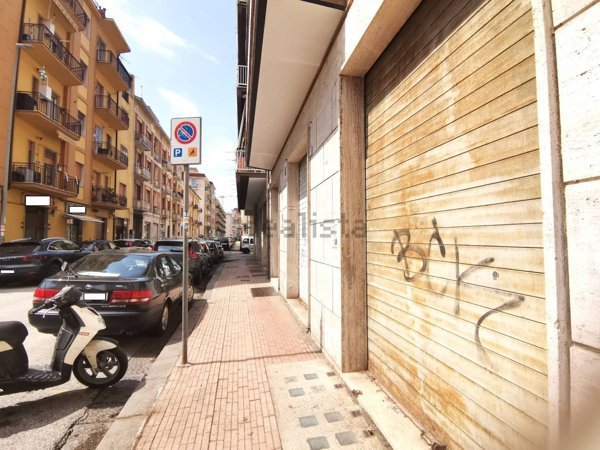 locale commerciale in vendita ad Avellino