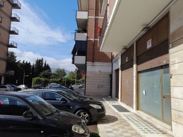 negozio in vendita ad Avellino
