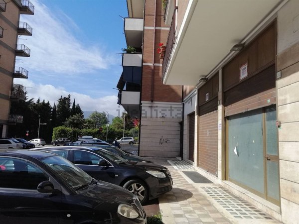 locale commerciale in vendita ad Avellino