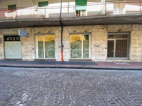 negozio in vendita ad Avellino in zona Centro Città