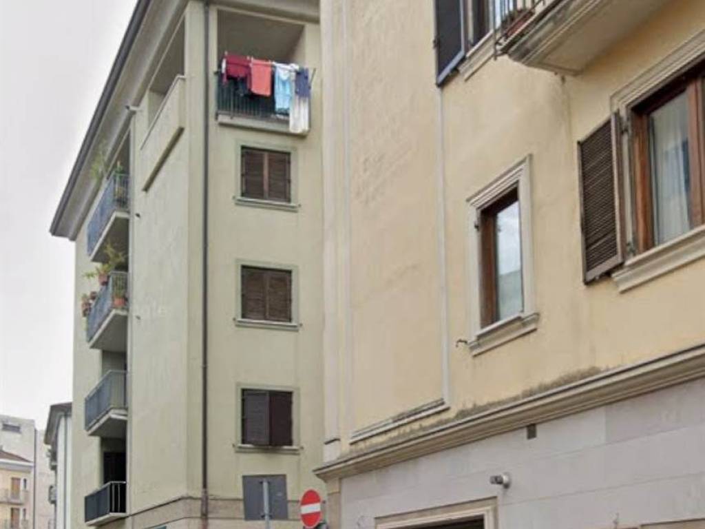 locale commerciale in vendita ad Avellino